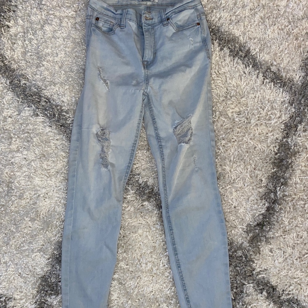 Skinny jeans, light wash. Size: 3